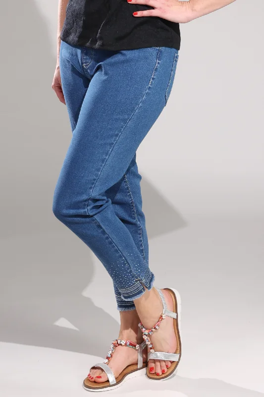 Online Boutique Clothing Pull on Wonder Denim Capri Jeans | MID INDIGO | 6624A1