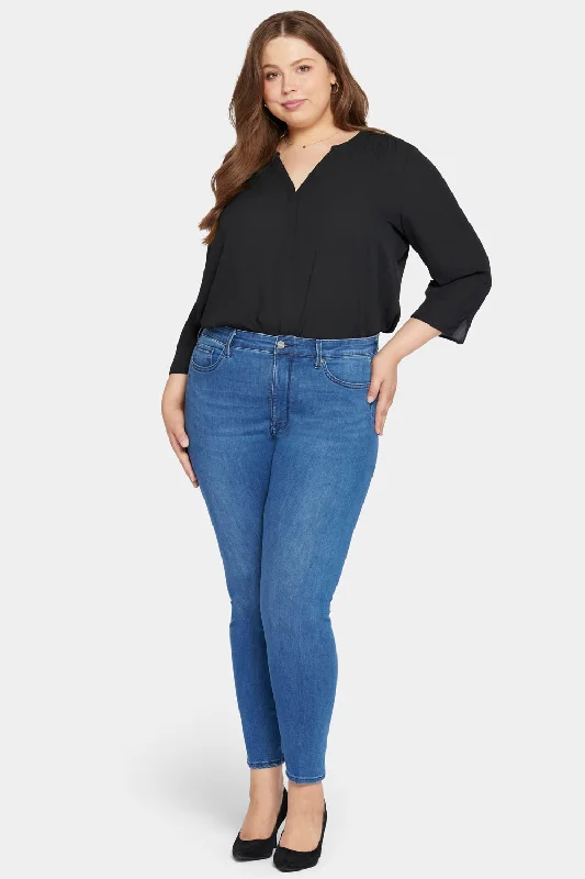 Step Ahead, Lead The Trend Le Silhouette Ami Skinny Jeans In Plus Size - Amour