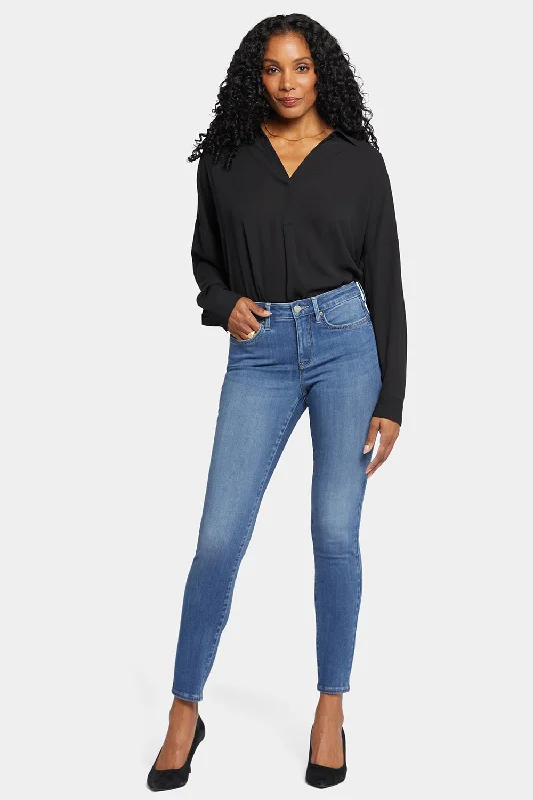 Trend Forward Threads For Her Ami Skinny Jeans - Fairmont